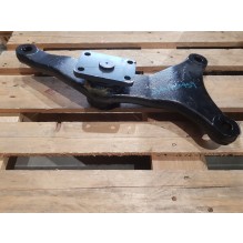 Steering middle rocker arm